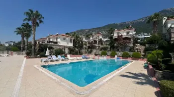 Большая триплекс-вилла с общим бассейном в Ovacik, Fethiye